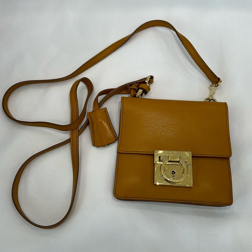 SALVATORE FERRAGAMO Mustard Leather Crossbody